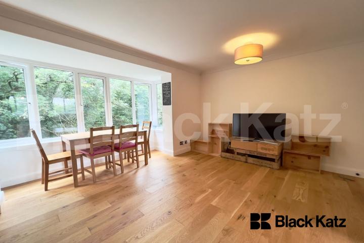Modern apartment set within private woodlands Linwood Close, Peckham